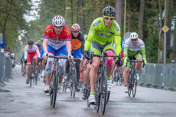 Svētku noskaņās Jūrmalā  aizvadīts Neatkarības dienas velobrauciens 222290