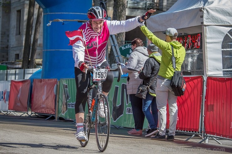 Svētku noskaņās Jūrmalā  aizvadīts Neatkarības dienas velobrauciens 222297