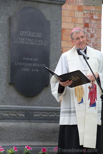 Ikšķilē svinīgi iesvēta Ikšķiles sv.Meinarda Romas katoļu baznīcas zvanu 223337