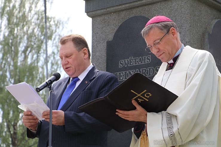 Ikšķilē svinīgi iesvēta Ikšķiles sv.Meinarda Romas katoļu baznīcas zvanu 223340