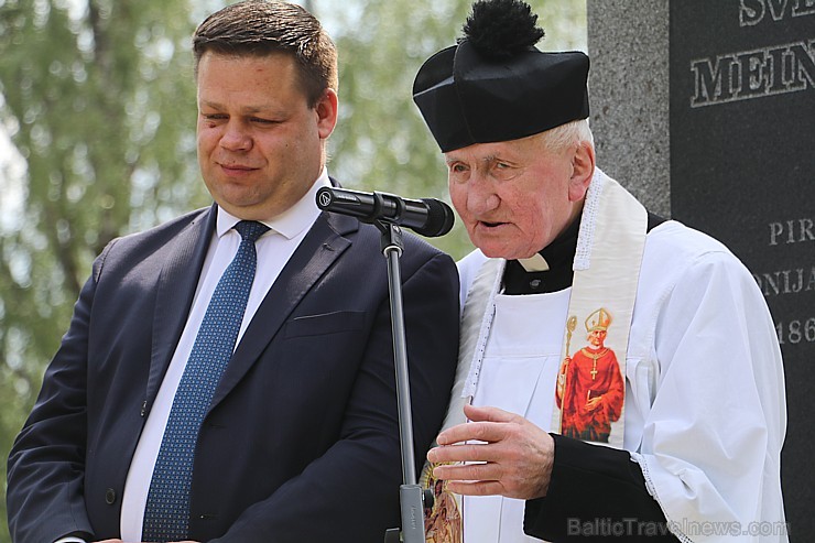 Ikšķilē svinīgi iesvēta Ikšķiles sv.Meinarda Romas katoļu baznīcas zvanu 223350