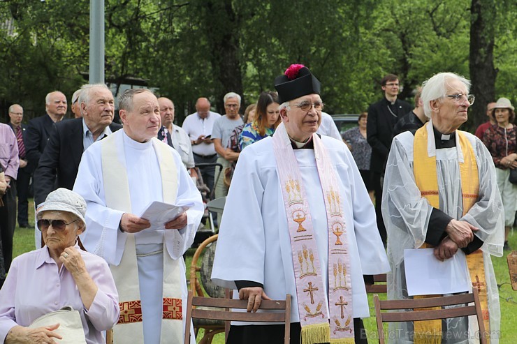 Ikšķilē svinīgi iesvēta Ikšķiles sv.Meinarda Romas katoļu baznīcas zvanu 223359