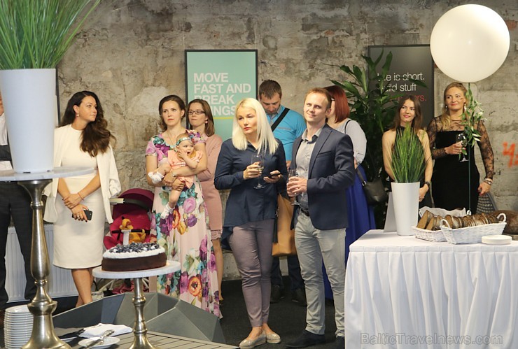 Recepšu grāmata «100 kūkas un 1 svecīte» noderēs katrai svētku galda saimniecei 223394