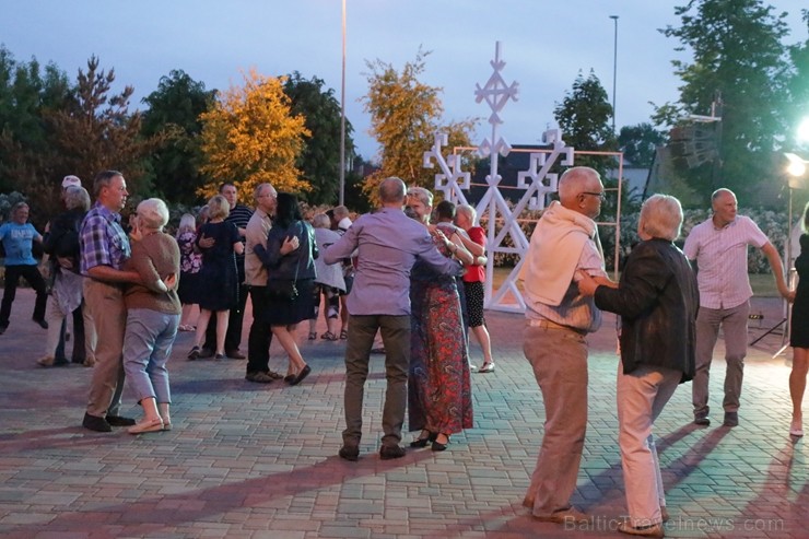 753. dzimšanas dienā Jelgavas iedzīvotāji un viesi varēja baudīt plašu izklaides un kultūras programu 753. dzimšanas dienā Jelgavas iedzīvotāji un viesi varēja baudīt plašu izklaides un kultūras programu 223971