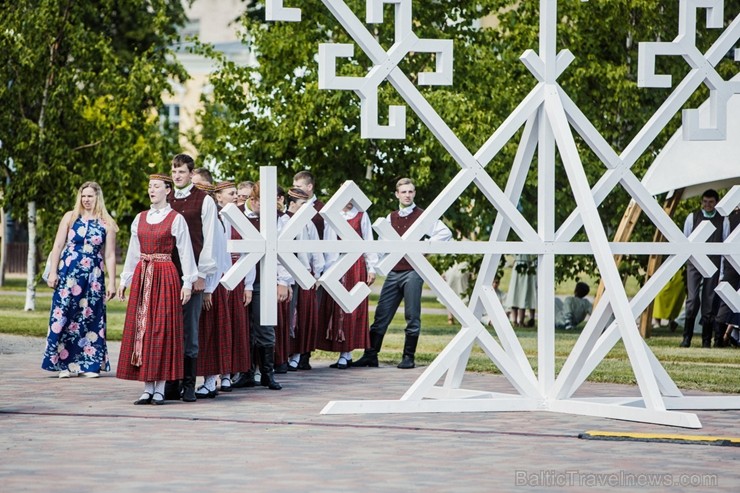 753. dzimšanas dienā Jelgavas iedzīvotāji un viesi varēja baudīt plašu izklaides un kultūras programu 753. dzimšanas dienā Jelgavas iedzīvotāji un viesi varēja baudīt plašu izklaides un kultūras programu 223974