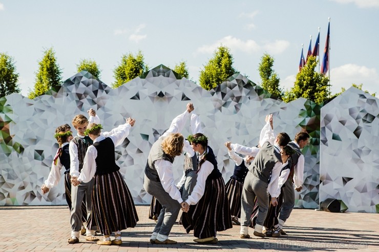 753. dzimšanas dienā Jelgavas iedzīvotāji un viesi varēja baudīt plašu izklaides un kultūras programu 753. dzimšanas dienā Jelgavas iedzīvotāji un viesi varēja baudīt plašu izklaides un kultūras programu 223984
