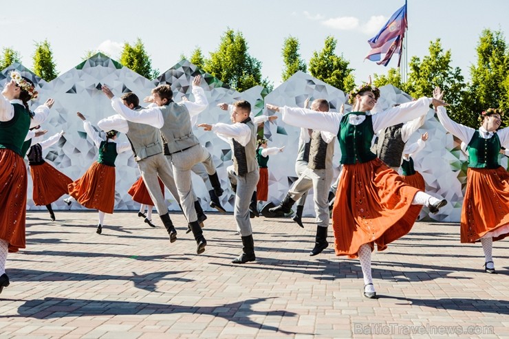 753. dzimšanas dienā Jelgavas iedzīvotāji un viesi varēja baudīt plašu izklaides un kultūras programu 753. dzimšanas dienā Jelgavas iedzīvotāji un viesi varēja baudīt plašu izklaides un kultūras programu 223987