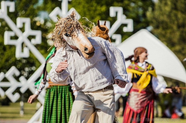 753. dzimšanas dienā Jelgavas iedzīvotāji un viesi varēja baudīt plašu izklaides un kultūras programu 753. dzimšanas dienā Jelgavas iedzīvotāji un viesi varēja baudīt plašu izklaides un kultūras programu 223990