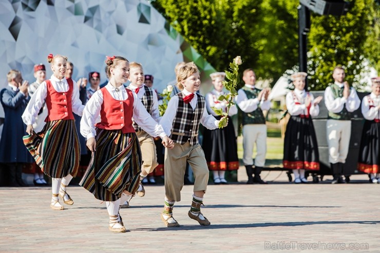 753. dzimšanas dienā Jelgavas iedzīvotāji un viesi varēja baudīt plašu izklaides un kultūras programu 753. dzimšanas dienā Jelgavas iedzīvotāji un viesi varēja baudīt plašu izklaides un kultūras programu 223994