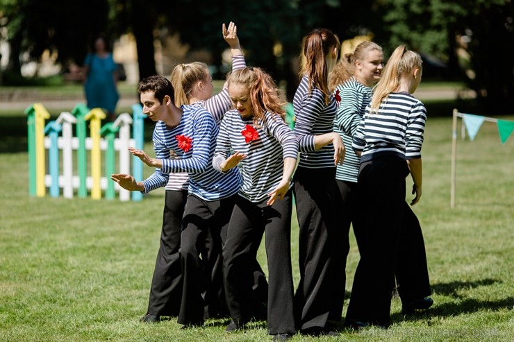 753. dzimšanas dienā Jelgavas iedzīvotāji un viesi varēja baudīt plašu izklaides un kultūras programu 753. dzimšanas dienā Jelgavas iedzīvotāji un viesi varēja baudīt plašu izklaides un kultūras programu 224019
