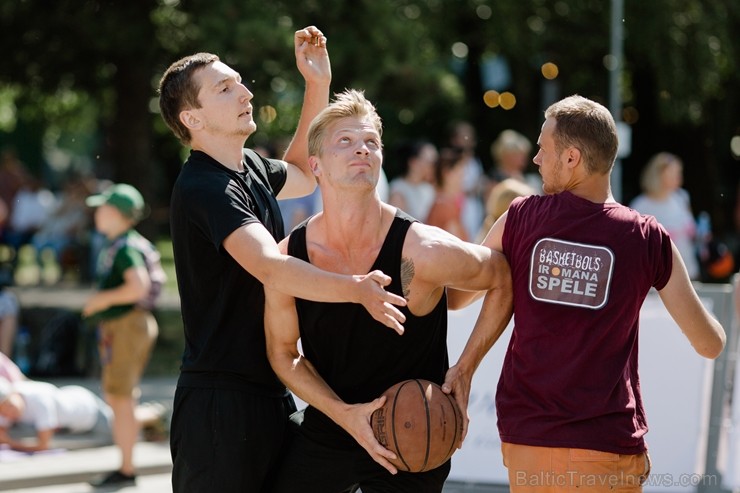 753. dzimšanas dienā Jelgavas iedzīvotāji un viesi varēja baudīt plašu izklaides un kultūras programu 753. dzimšanas dienā Jelgavas iedzīvotāji un viesi varēja baudīt plašu izklaides un kultūras programu 224033