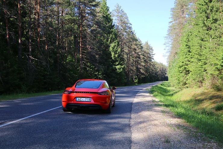 Travelnews.lv apceļo Latgali ar sportisko Porsche 718 Cayman 224046
