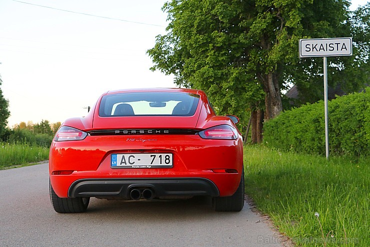 Travelnews.lv apceļo Latgali ar sportisko Porsche 718 Cayman 224047