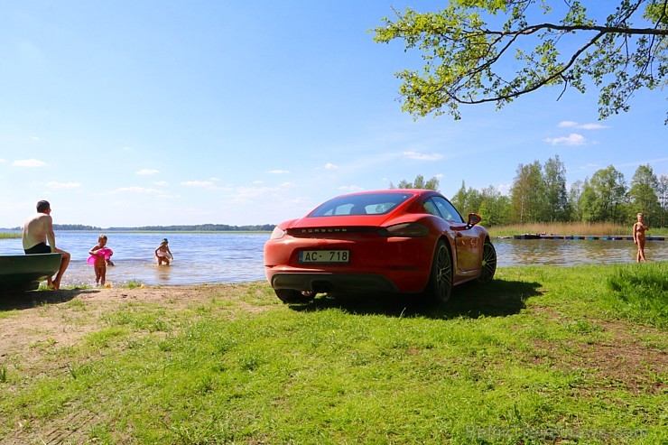 Travelnews.lv apceļo Latgali ar sportisko Porsche 718 Cayman 224060