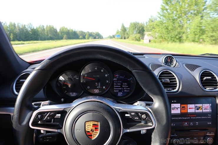 Travelnews.lv apceļo Latgali ar sportisko Porsche 718 Cayman 224075