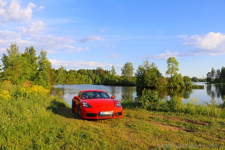 Travelnews.lv apceļo Latgali ar sportisko Porsche 718 Cayman 224083