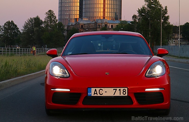 Travelnews.lv apceļo Latgali ar sportisko Porsche 718 Cayman 224095