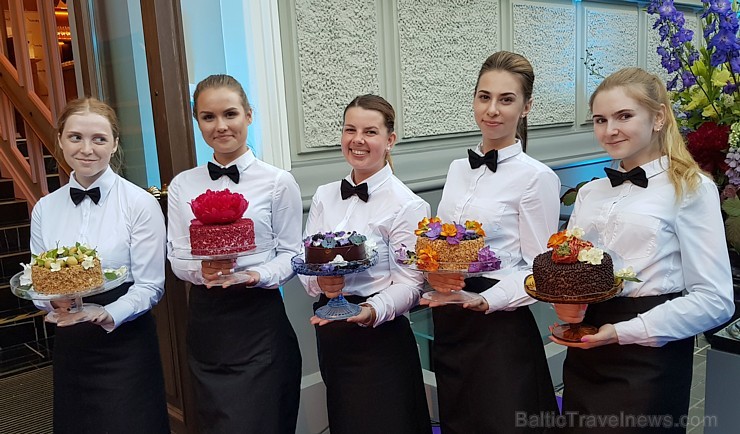 Travelnews.lv piedāvā dažus fotomirkļus no grandiozās Rīgas 5 zvaigžņu viesnīcas «Grand Poet by Semarah Hotels» atklāšanas 31.05.2018. Foto: Samsung N 224398