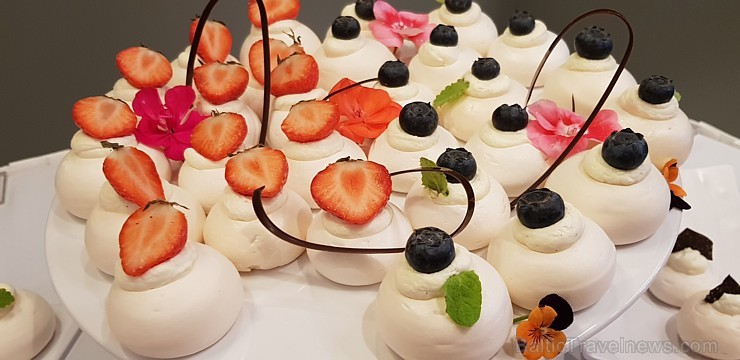 Travelnews.lv piedāvā dažus fotomirkļus no grandiozās Rīgas 5 zvaigžņu viesnīcas «Grand Poet by Semarah Hotels» atklāšanas 31.05.2018. Foto: Samsung N Travelnews.lv piedāvā dažus fotomirkļus no grandiozās Rīgas 5 zvaigžņu viesnīcas «Grand Poet by Semarah Hotels» atklāšanas 31.05.2018. Foto: Samsung N 224410