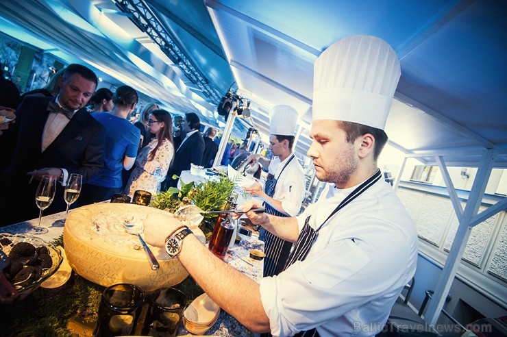 Travelnews.lv piedāvā dažus fotomirkļus no grandiozās Rīgas 5 zvaigžņu viesnīcas «Grand Poet by Semarah Hotels» atklāšanas. Foto: Grand Poet Hotel Travelnews.lv piedāvā dažus fotomirkļus no grandiozās Rīgas 5 zvaigžņu viesnīcas «Grand Poet by Semarah Hotels» atklāšanas. Foto: Grand Poet Hotel 224511