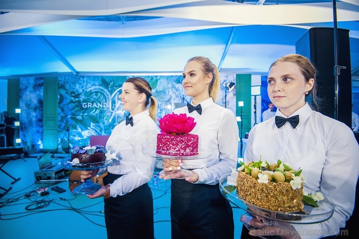 Travelnews.lv piedāvā dažus fotomirkļus no grandiozās Rīgas 5 zvaigžņu viesnīcas «Grand Poet by Semarah Hotels» atklāšanas. Foto: Grand Poet Hotel Travelnews.lv piedāvā dažus fotomirkļus no grandiozās Rīgas 5 zvaigžņu viesnīcas «Grand Poet by Semarah Hotels» atklāšanas. Foto: Grand Poet Hotel 224527