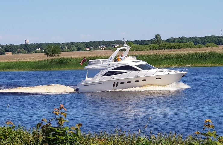 Travelnews.lv ar jauno 7-vietīgo «Lexus RX 450hL» apceļo Jelgavu, Jūrmalu, Talsus un Rīgu 224724