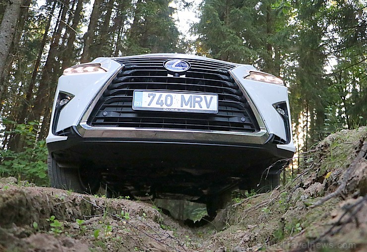 Travelnews.lv ar jauno 7-vietīgo «Lexus RX 450hL» apceļo Jelgavu, Jūrmalu, Talsus un Rīgu 224729
