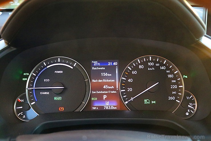 Travelnews.lv ar jauno 7-vietīgo «Lexus RX 450hL» apceļo Jelgavu, Jūrmalu, Talsus un Rīgu 224771