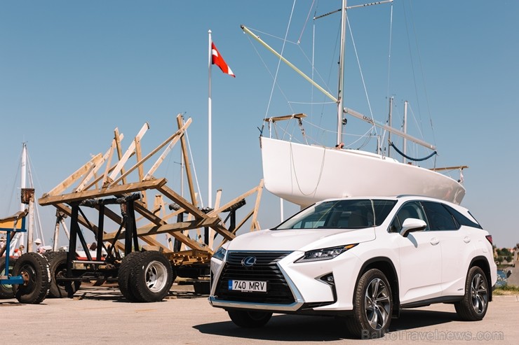 Japāņu premium klases zīmols piedāvā «Lexus RX 450hL» Jūrmalas skatos 224857
