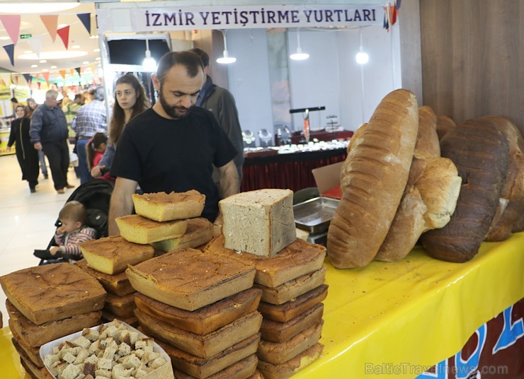 Travelnews.lv iepazīst Konjas pilsētas mājražotāju piedāvājumu tirdzniecības centrā. Sadarbībā ar Turkish Airlines Travelnews.lv iepazīst Konjas pilsētas mājražotāju piedāvājumu tirdzniecības centrā. Sadarbībā ar Turkish Airlines 224871
