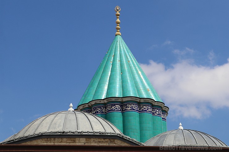 Travelnews.lv iepazīst Mevlevi jeb Rūmī mauzoleju, muzeja ēku, mošeju un centrālo laukumu. Sadarbībā ar Turkish Airlines Travelnews.lv iepazīst Mevlevi jeb Rūmī mauzoleju, muzeja ēku, mošeju un centrālo laukumu. Sadarbībā ar Turkish Airlines 225018