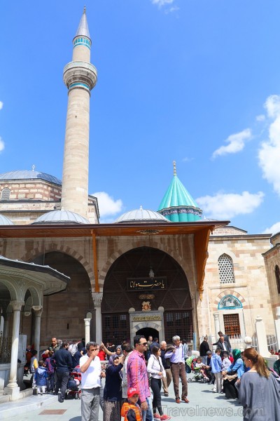 Travelnews.lv iepazīst Mevlevi jeb Rūmī mauzoleju, muzeja ēku, mošeju un centrālo laukumu. Sadarbībā ar Turkish Airlines Travelnews.lv iepazīst Mevlevi jeb Rūmī mauzoleju, muzeja ēku, mošeju un centrālo laukumu. Sadarbībā ar Turkish Airlines 225022
