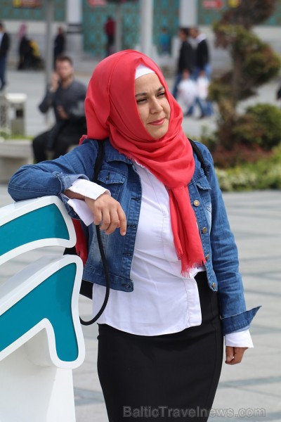 Travelnews.lv iepazīst Mevlevi jeb Rūmī mauzoleju, muzeja ēku, mošeju un centrālo laukumu. Sadarbībā ar Turkish Airlines Travelnews.lv iepazīst Mevlevi jeb Rūmī mauzoleju, muzeja ēku, mošeju un centrālo laukumu. Sadarbībā ar Turkish Airlines 225027