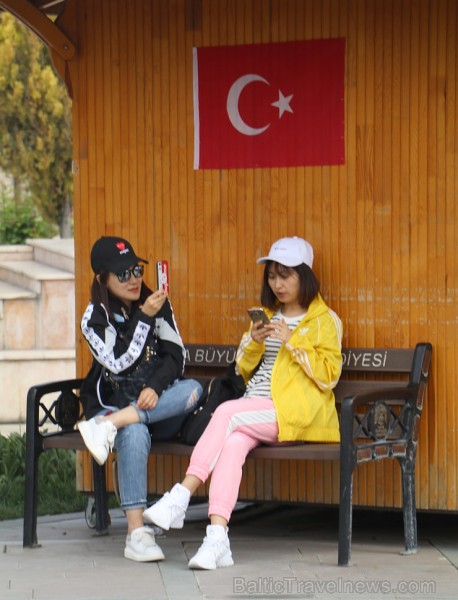 Travelnews.lv iepazīst Mevlevi jeb Rūmī mauzoleju, muzeja ēku, mošeju un centrālo laukumu. Sadarbībā ar Turkish Airlines Travelnews.lv iepazīst Mevlevi jeb Rūmī mauzoleju, muzeja ēku, mošeju un centrālo laukumu. Sadarbībā ar Turkish Airlines 225030