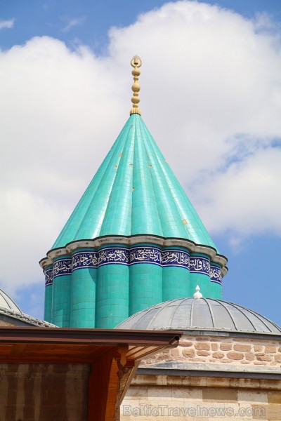 Travelnews.lv iepazīst Mevlevi jeb Rūmī mauzoleju, muzeja ēku, mošeju un centrālo laukumu. Sadarbībā ar Turkish Airlines Travelnews.lv iepazīst Mevlevi jeb Rūmī mauzoleju, muzeja ēku, mošeju un centrālo laukumu. Sadarbībā ar Turkish Airlines 225032
