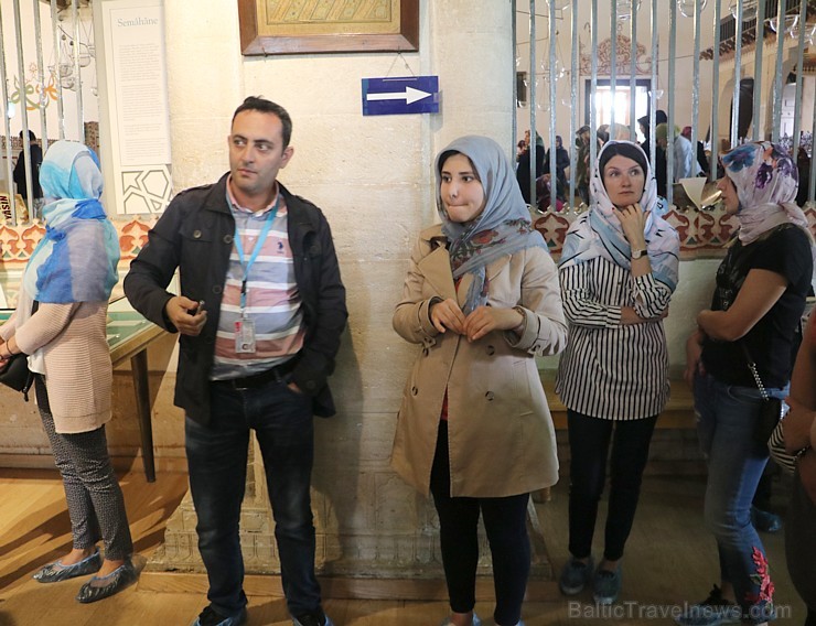 Travelnews.lv iepazīst Mevlevi jeb Rūmī mauzoleju, muzeja ēku, mošeju un centrālo laukumu. Sadarbībā ar Turkish Airlines Travelnews.lv iepazīst Mevlevi jeb Rūmī mauzoleju, muzeja ēku, mošeju un centrālo laukumu. Sadarbībā ar Turkish Airlines 225037