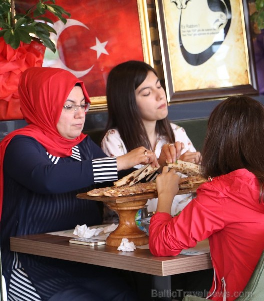 Travelnews.lv apmeklē un izbauda Konjas vietējo virtuvi pusdienlaikā. Sadarbībā ar Turkish Airlines Travelnews.lv apmeklē un izbauda Konjas vietējo virtuvi pusdienlaikā. Sadarbībā ar Turkish Airlines 225737