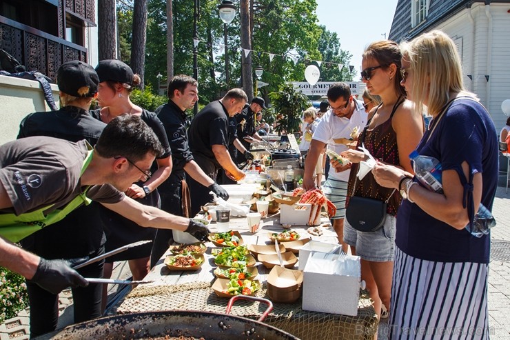 Jūrmalā grandiozi aizvada ielu ēdienu festivālu Gourmet Fair 225908
