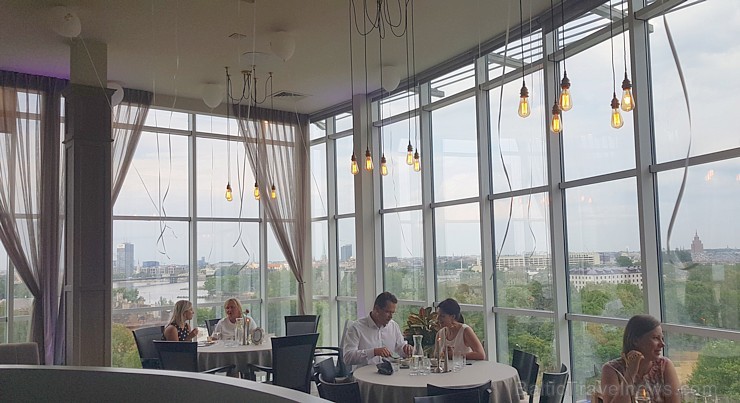 Pārdaugavas viesnīca «Bellevue Park Hotel Riga» atklāj restorāna «Le Sommet» jumta terasi ar burvīgu Rīgas skatu. Foto: Samsung Galaxy Note8 Pārdaugavas viesnīca «Bellevue Park Hotel Riga» atklāj restorāna «Le Sommet» jumta terasi ar burvīgu Rīgas skatu. Foto: Samsung Galaxy Note8 226060