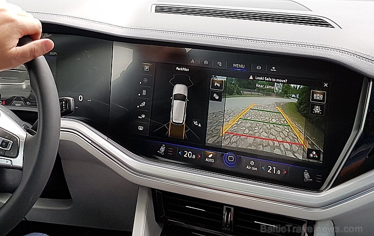 Golfa klubā «Viesturi» tiek prezentēts jaunais apvidus automobilis «Volkswagen Touareg» 226341