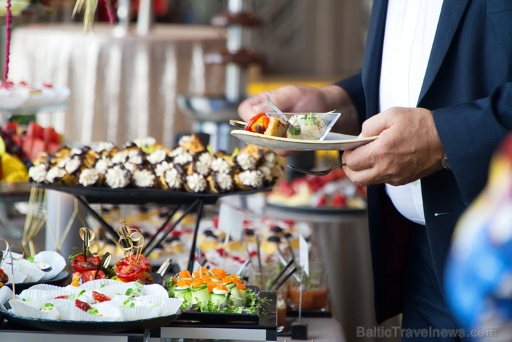 «Bellevue Park Hotel Riga» skaisto jumta terasi «Le Sommet» atklāj ar bagātīgu ballīti 226386