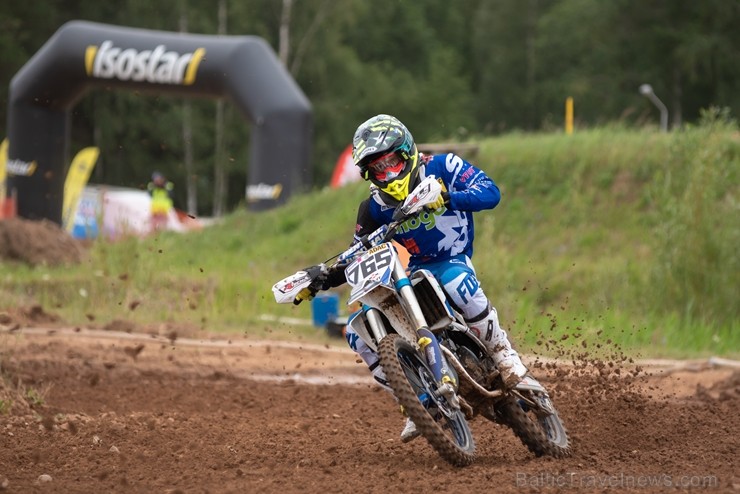 Dobelē norisinās cīņas Latvijas čempionātā motokrosā 226599
