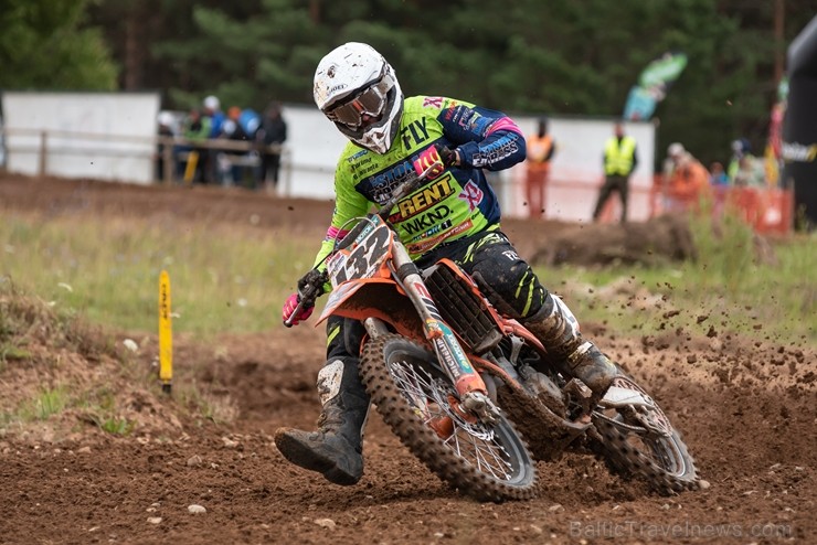 Dobelē norisinās cīņas Latvijas čempionātā motokrosā 226600