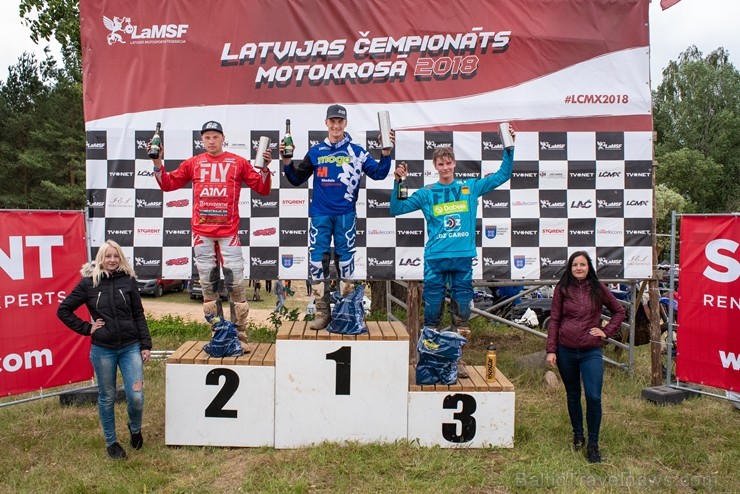 Dobelē norisinās cīņas Latvijas čempionātā motokrosā 226606