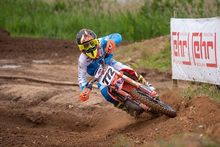 Dobelē norisinās cīņas Latvijas čempionātā motokrosā 226607