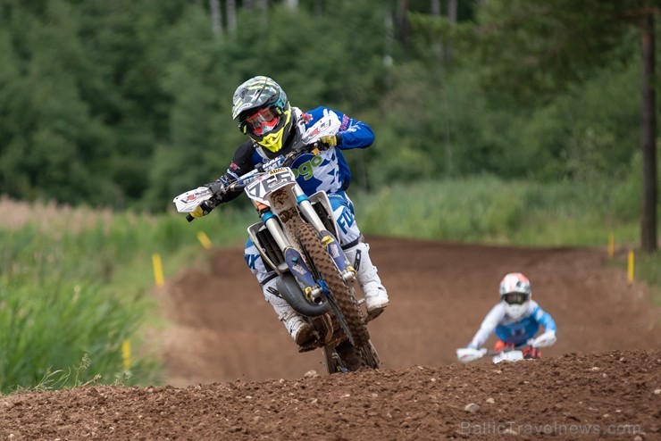 Dobelē norisinās cīņas Latvijas čempionātā motokrosā 226609