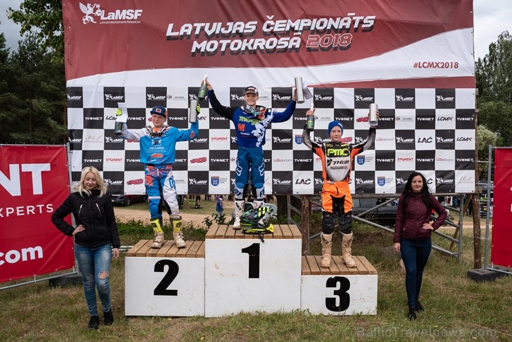 Dobelē norisinās cīņas Latvijas čempionātā motokrosā 226610
