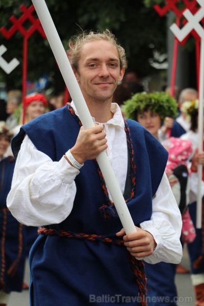 Dziesmu un deju svētku atklāšanas gājiens pulcē Rīgā visus Latvijas novadus (101-200) 226622