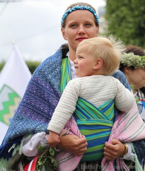 Dziesmu un deju svētku atklāšanas gājiens pulcē Rīgā visus Latvijas novadus (101-200) 226649