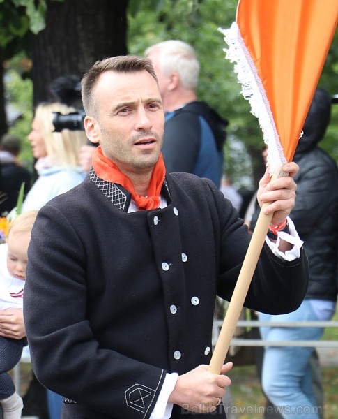 Dziesmu un deju svētku atklāšanas gājiens pulcē Rīgā visus Latvijas novadus (101-200) 226651